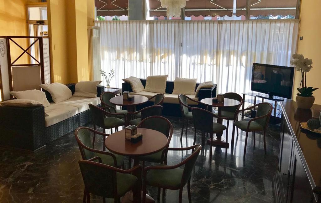 Hotel Select ซานติลาริโอ เดนซา ภายนอก รูปภาพ