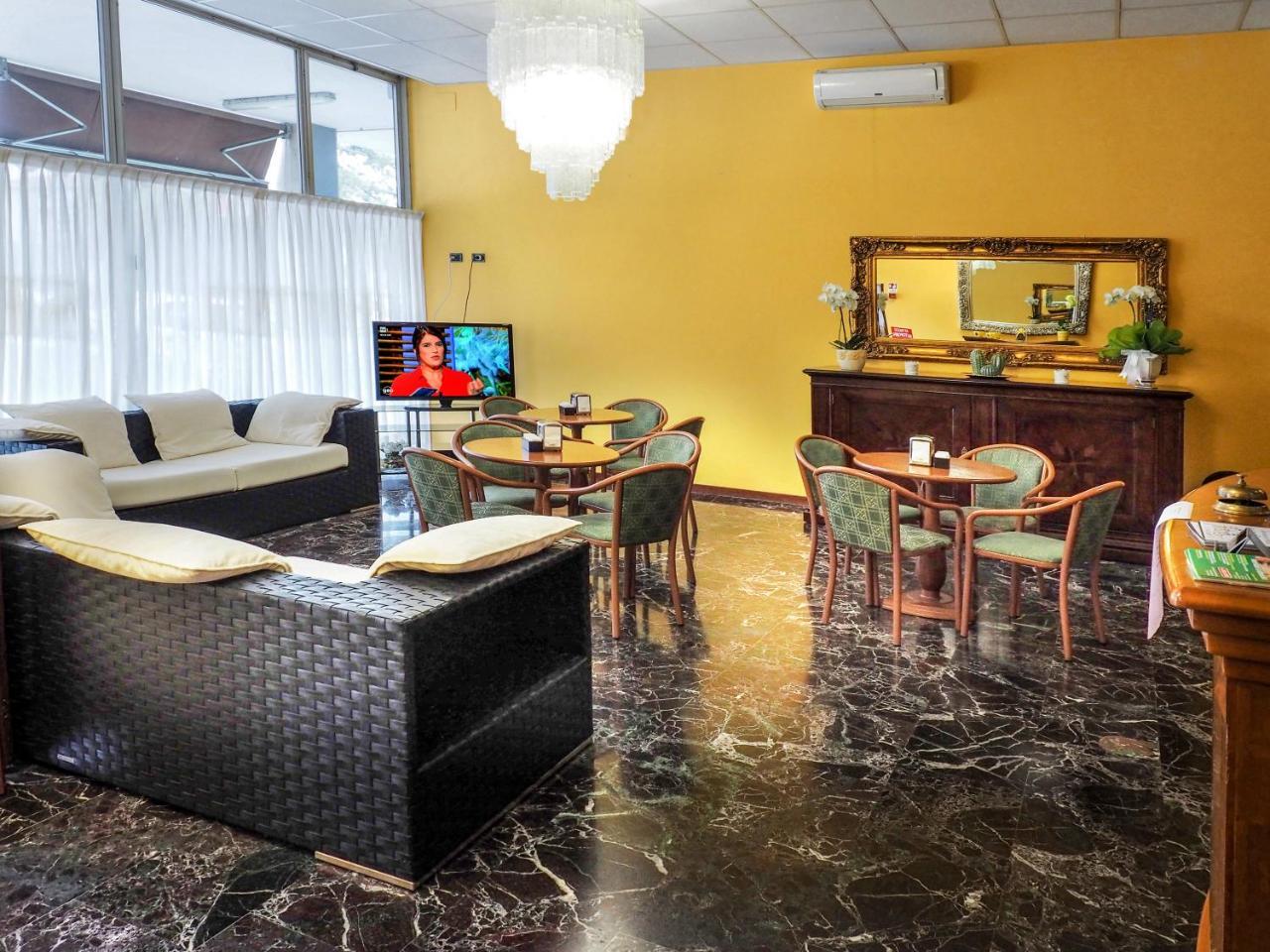 Hotel Select ซานติลาริโอ เดนซา ภายนอก รูปภาพ