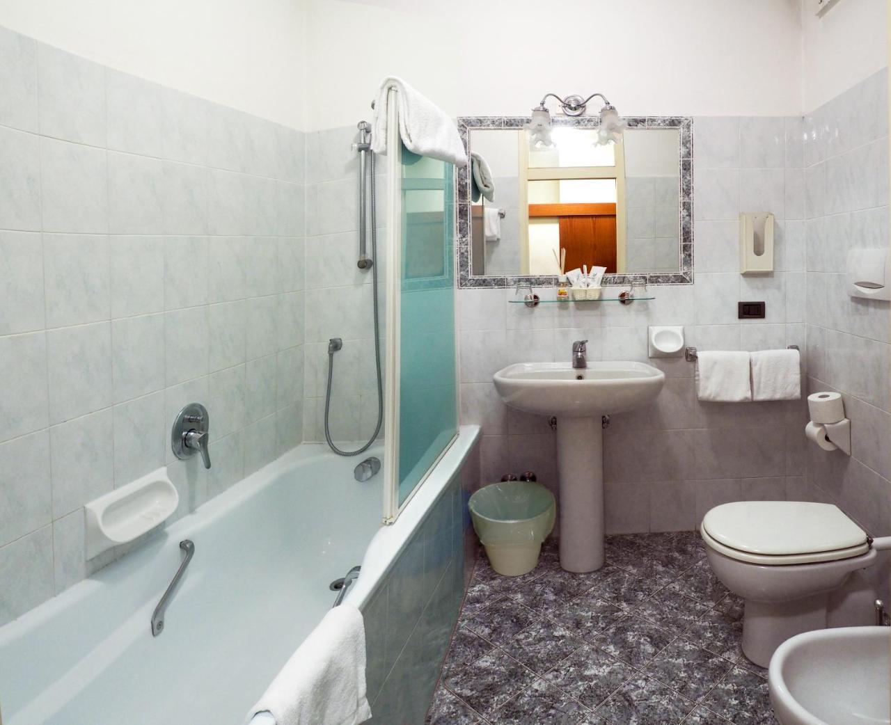 Hotel Select ซานติลาริโอ เดนซา ภายนอก รูปภาพ