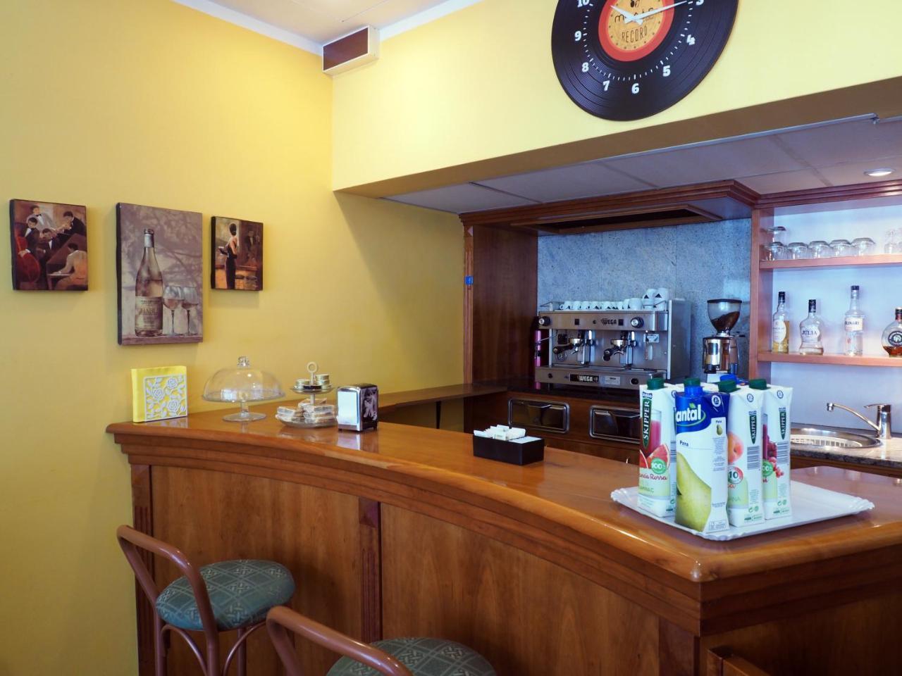 Hotel Select ซานติลาริโอ เดนซา ภายนอก รูปภาพ