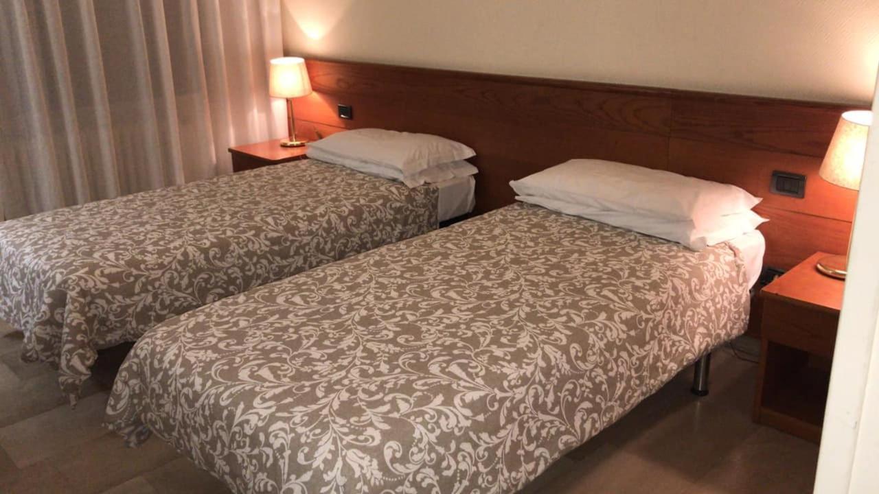 Hotel Select ซานติลาริโอ เดนซา ภายนอก รูปภาพ