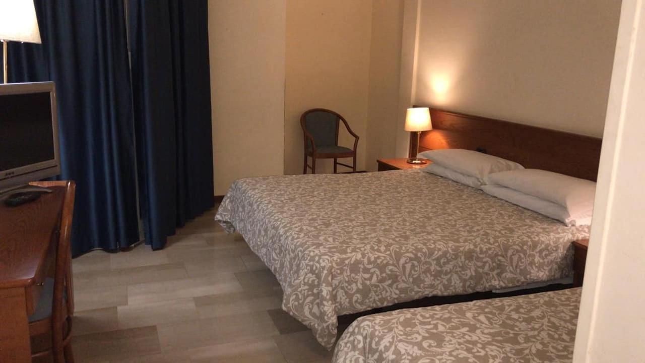 Hotel Select ซานติลาริโอ เดนซา ภายนอก รูปภาพ